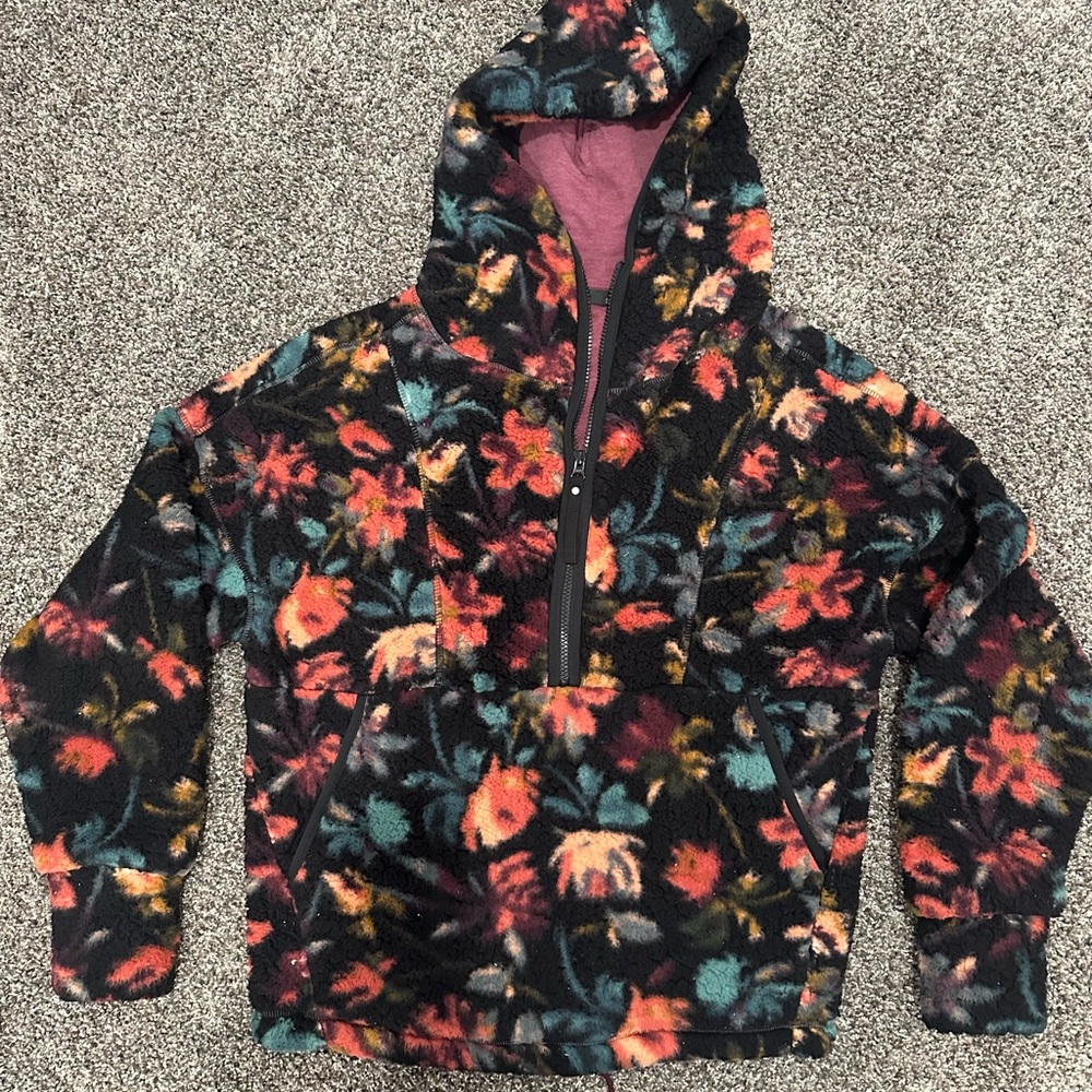 PrAna like new size small hoodie multicolor half zip pullover! Super warm/cozy!